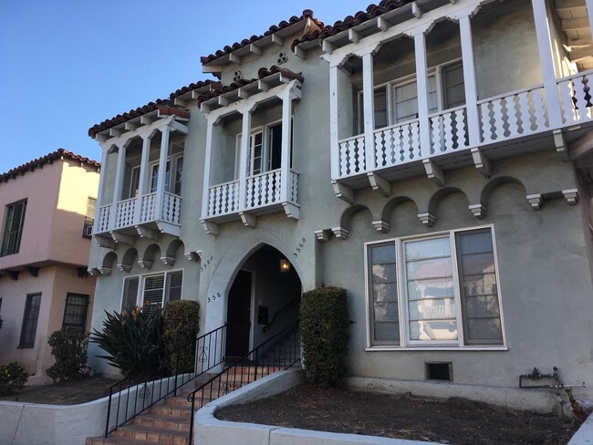 Building Photo - 358 N Gardner St Unit 356.5