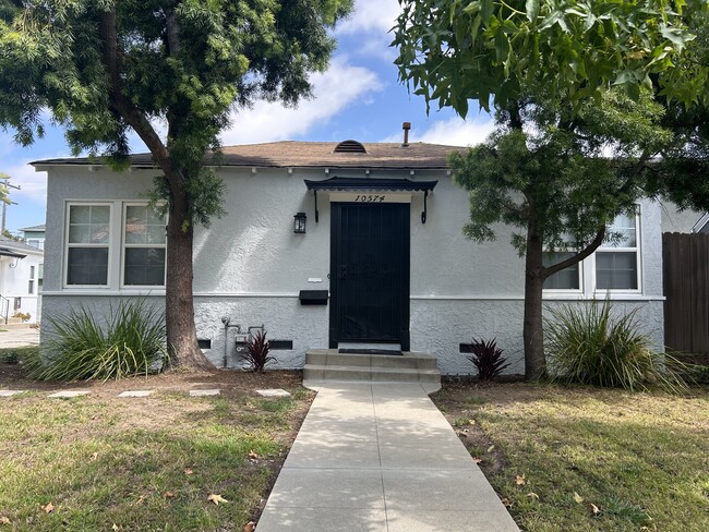 Photo - 10574 Ayres Ave Unit prime westside hidden gem