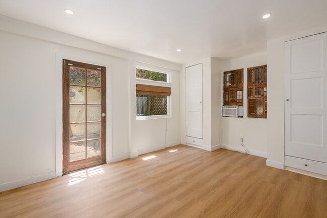 Building Photo - 1325 N Orange Dr Unit 1325