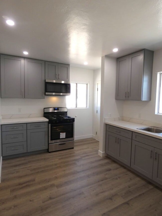 Building Photo - ***COMING SOON***$500 OFF 1ST MONTH*** SPA...