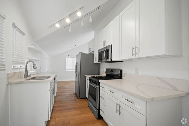Building Photo - 632 Vernon Ave Rental