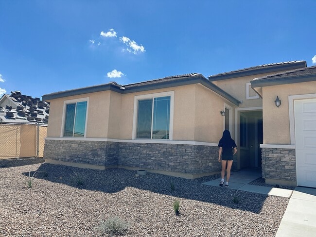 Building Photo - 4061 Hudson Ln