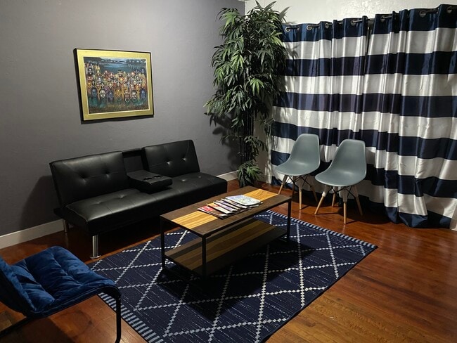 Comfortable fully furnished lounge area. - 2220 Gale Ave Unit Room 2