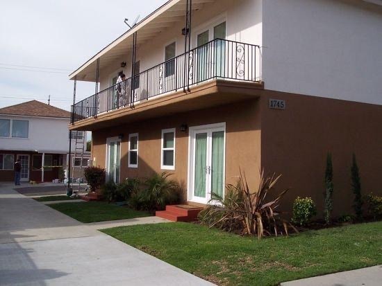 Building Photo - 1745 Orizaba Ave Unit C