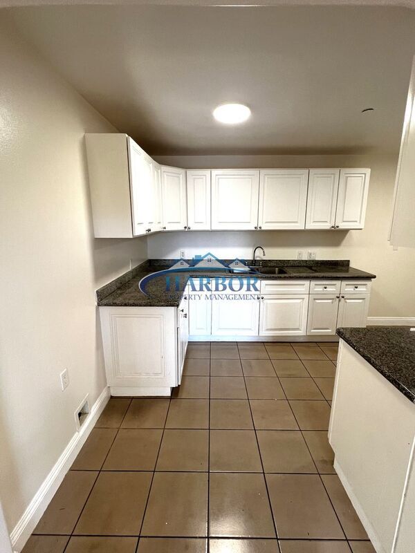 Photo - 1043-1043 W 253rd St