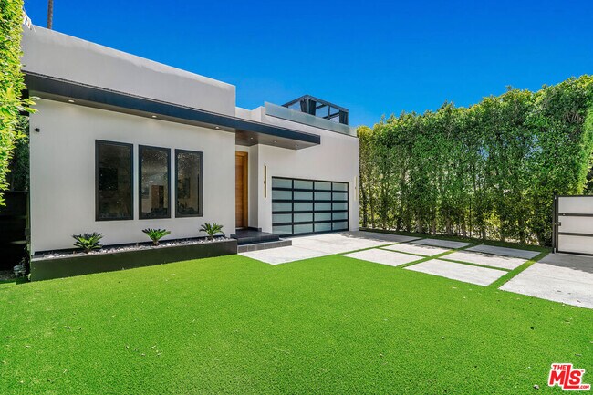 Photo - 4540 Sylmar Ave