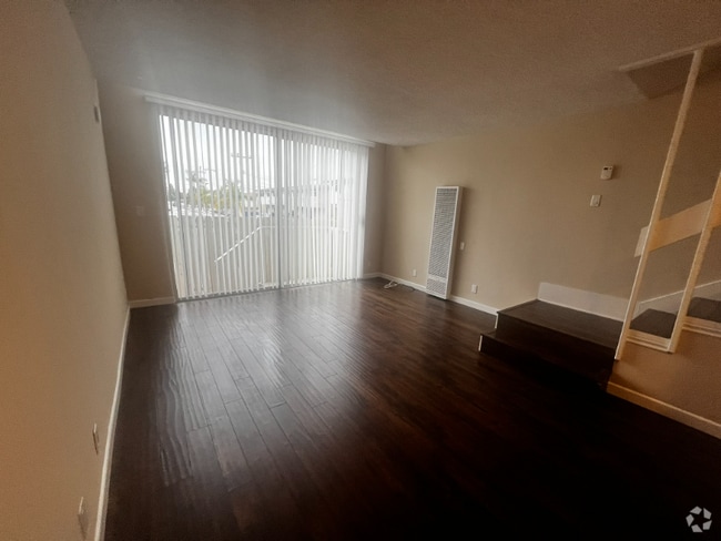 Building Photo - 4034 Emerald St Rental