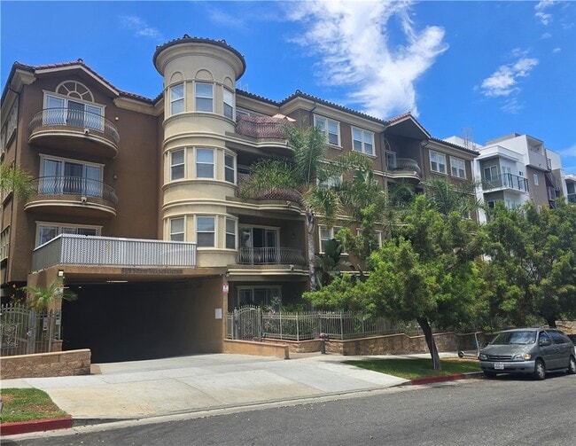 Building Photo - 917 S New Hampshire Ave Unit 301