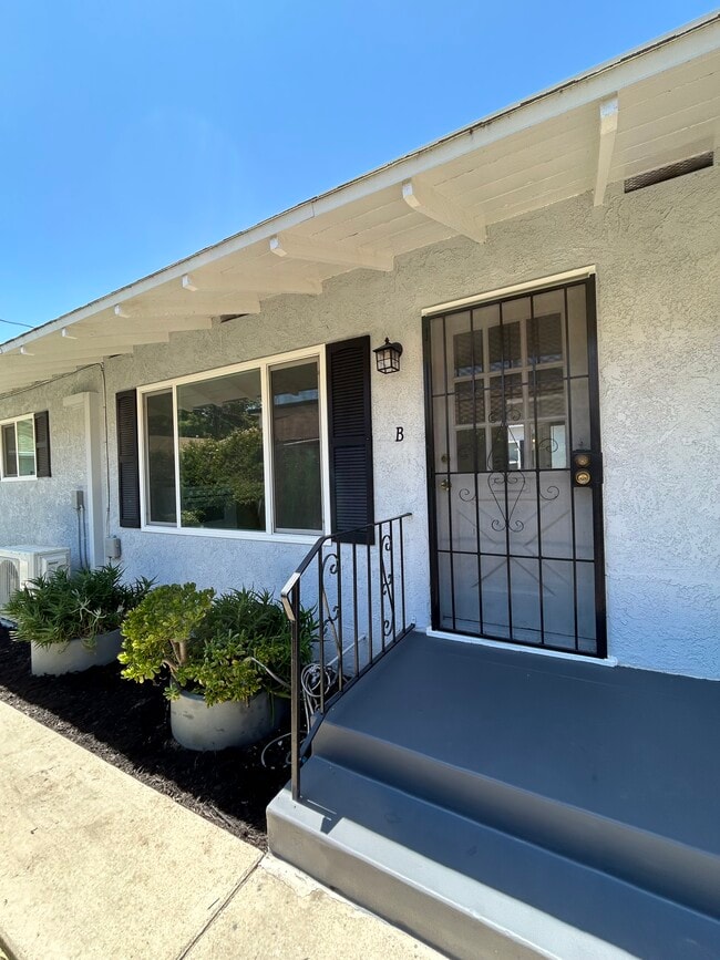 Photo - 1206 W Victory Blvd