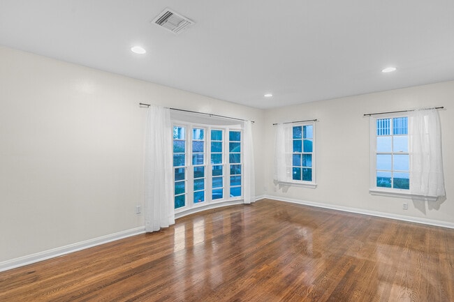 Building Photo - 222 S Rexford Dr Unit A