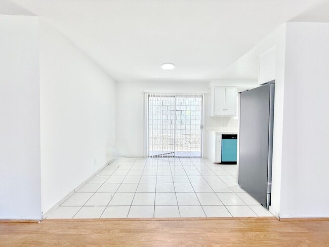 Photo - 540 E Hyde Park Pl Unit 2