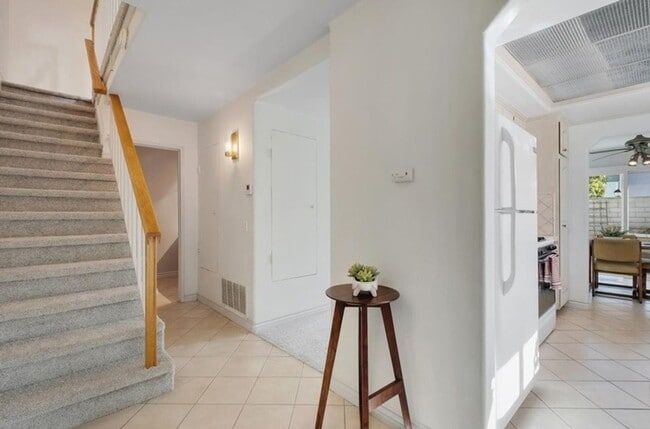 Photo - Beautiful 3 bed / 2.5 bath Townhome with Patio and 2 car garage in Huntington Beach