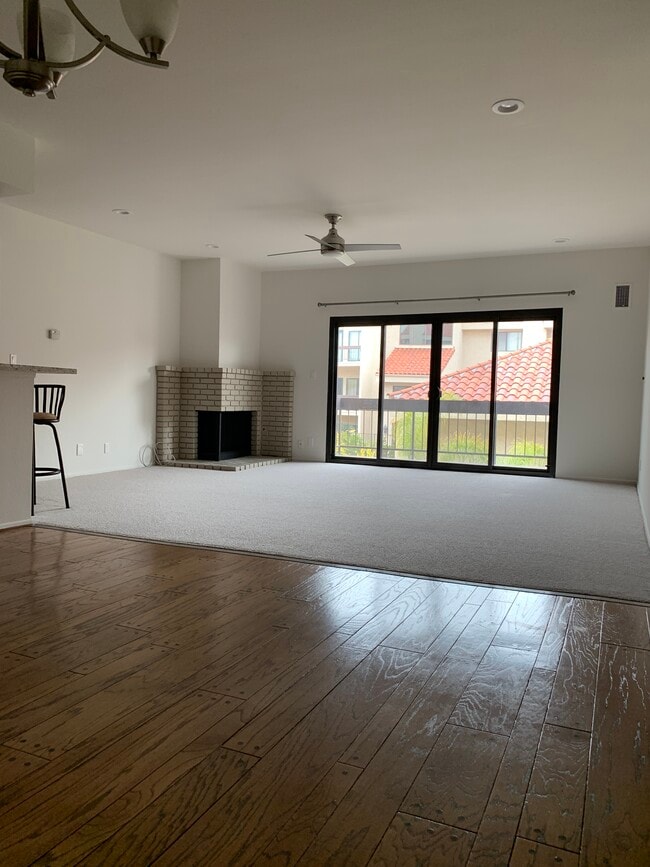 Living Room - 8180 Manitoba St Unit 253
