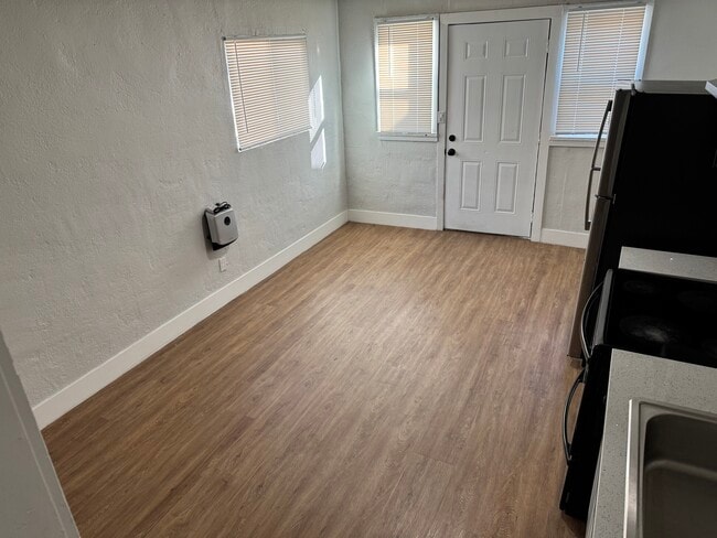 Photo - 323 S Main Ave