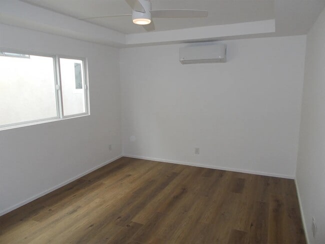 Photo - 925 W Balboa Blvd