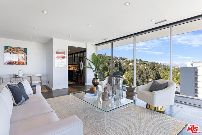 Building Photo - 9255 Doheny Rd Unit 1006