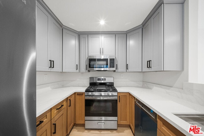 Photo - 323 N Avenue 52