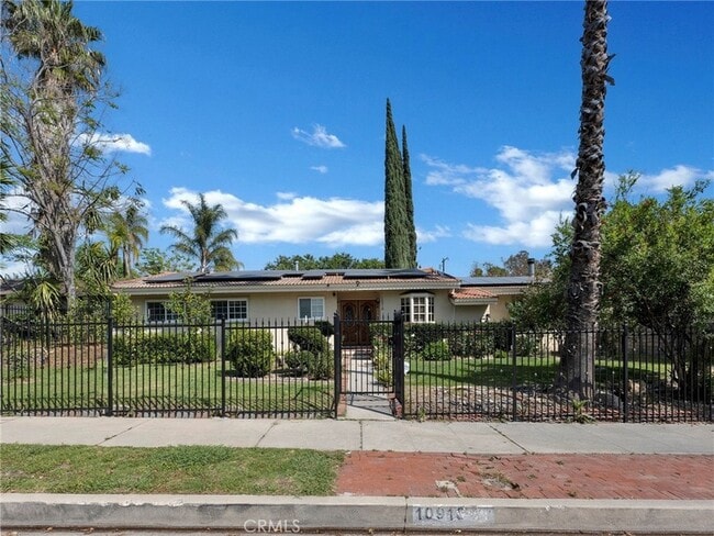 Photo - 10918 Reseda Blvd
