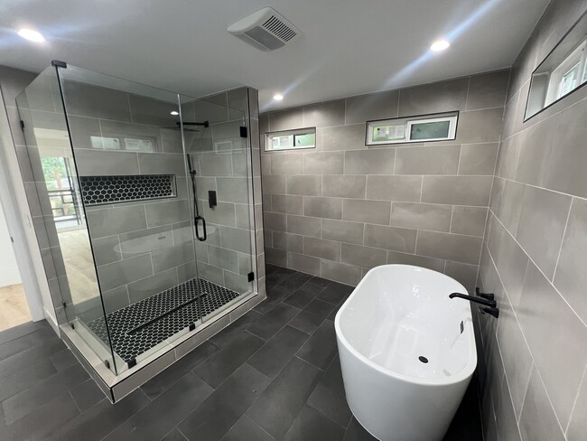 Photo - 13935 Valerio St