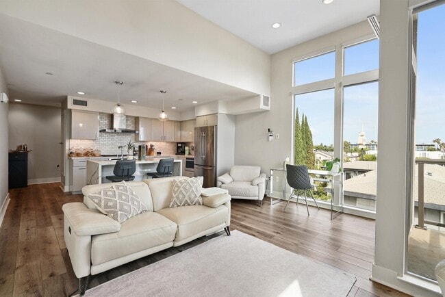 Photo - 3030 Jarvis St