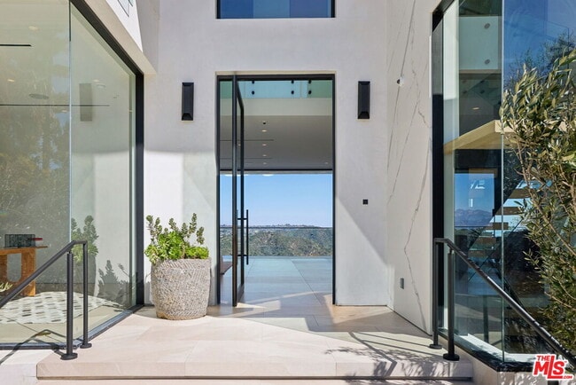 Building Photo - 2180 Stradella Rd