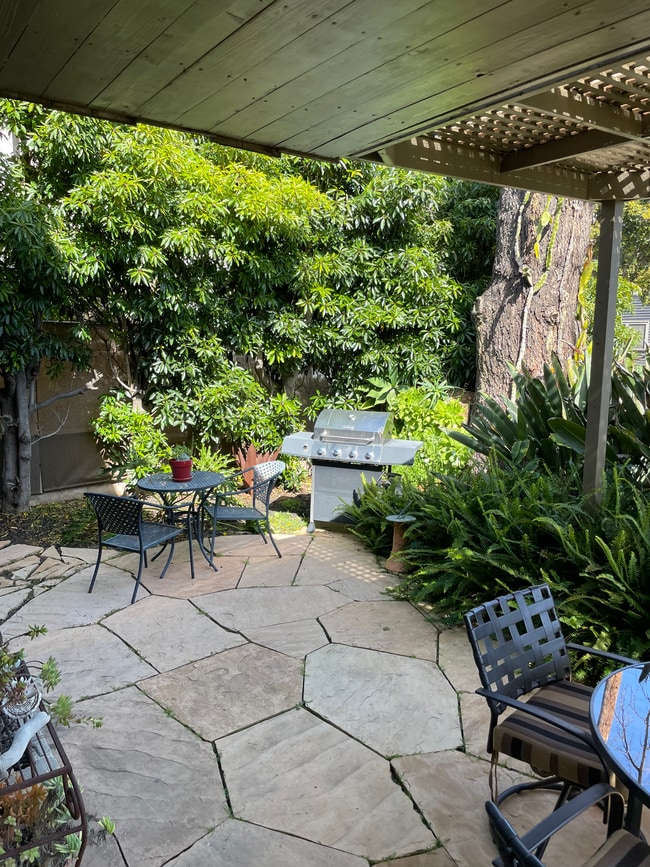 Building Photo - 521 E Arrellaga St Unit 2 Rental