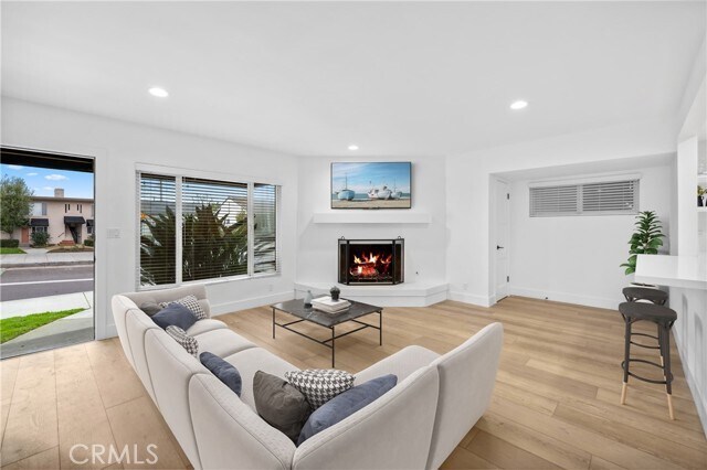 Building Photo - 526 Irvine Ave