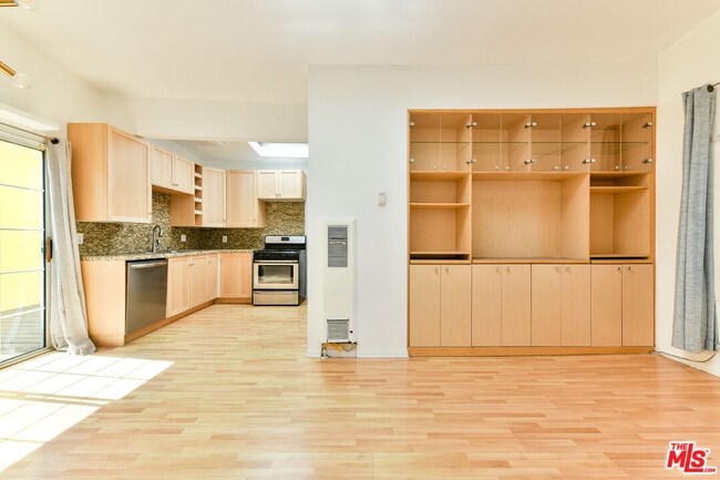 Photo - 420 Altair Pl