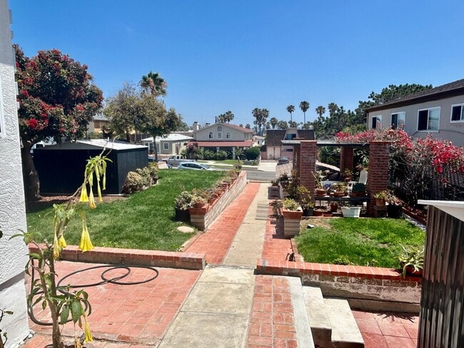 Photo - Charming 2 Bed / 2 Bath Coastal Retreat with Ocean Views in Ocean Beach