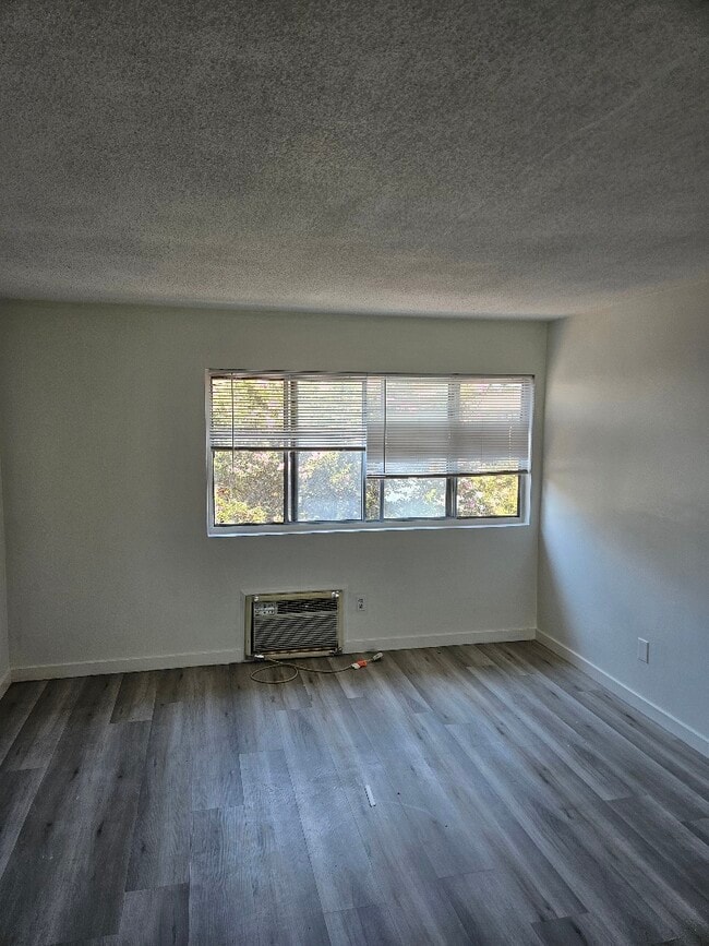 Building Photo - 2331 W West Ave Unit 3 Rental