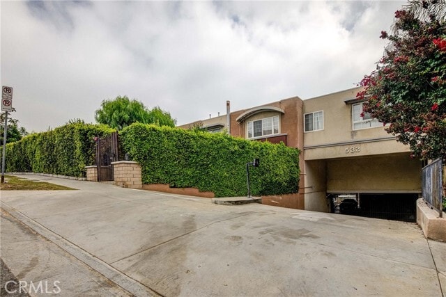 Building Photo - 532 N Mariposa Ave Unit 104