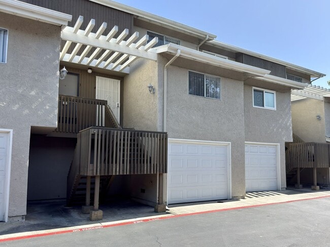 Building Photo - Spacious Townhome in Quail Ridge