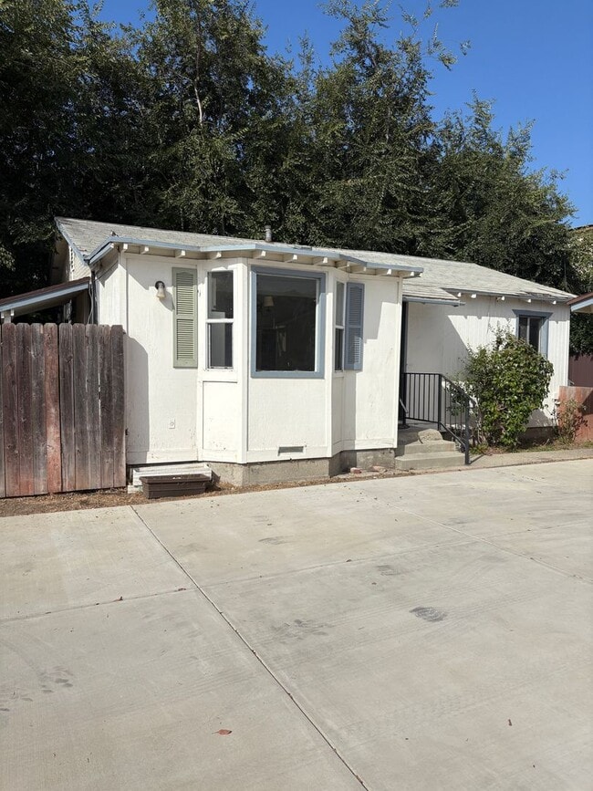 1 + 1 Cottage with Bonus Room, East End V... - 1 + 1 Cottage with Bonus Room, East End V... Townhome