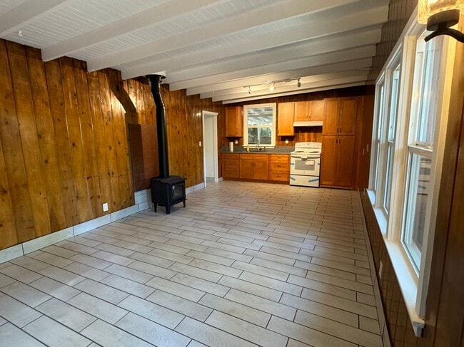 Photo - 1619 Oak Dr