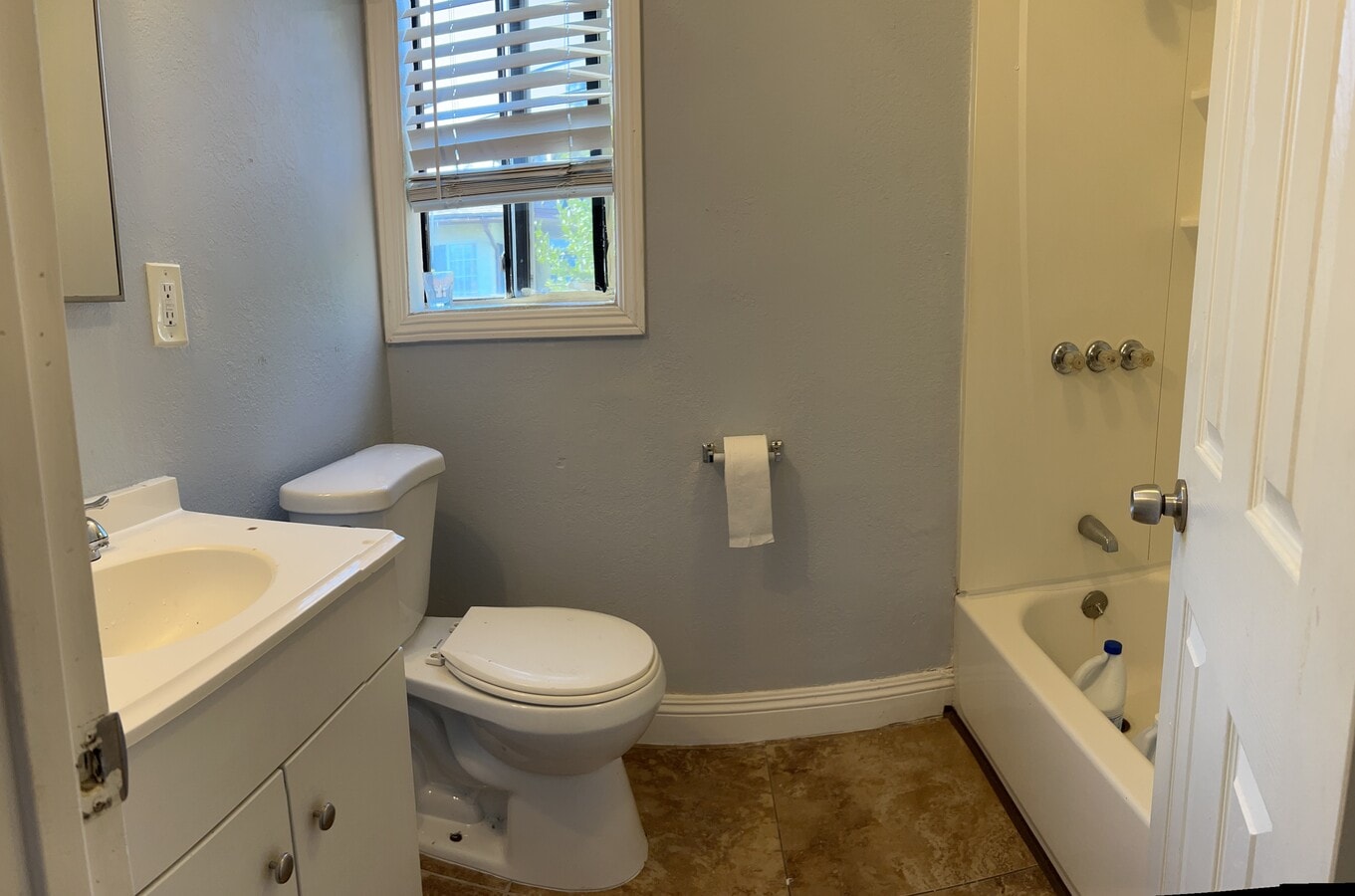 Photo - 2110 Keith St Unit 2116 1-2 Keith Street