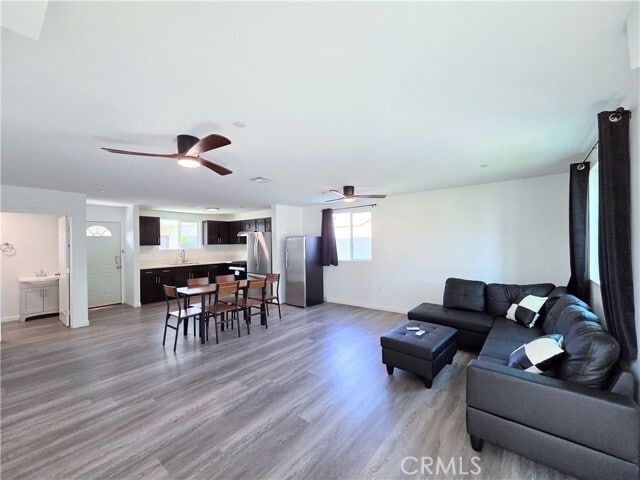 Photo - 720 W Cherry St