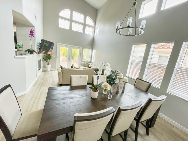 Photo - 951 Norella St