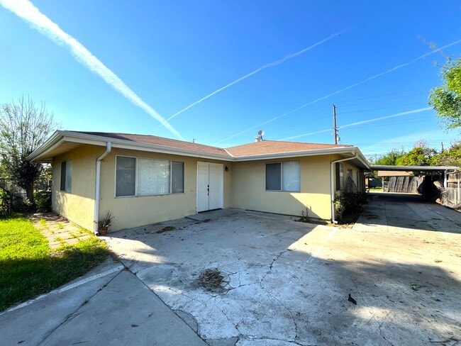 Building Photo - 4 bed, 3 bath in Loma Linda, CA!