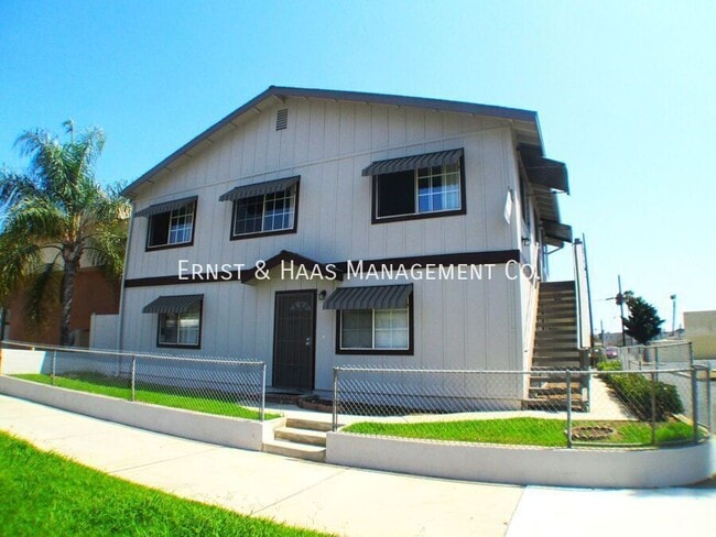Building Photo - 626 N Locust Ave Unit #04