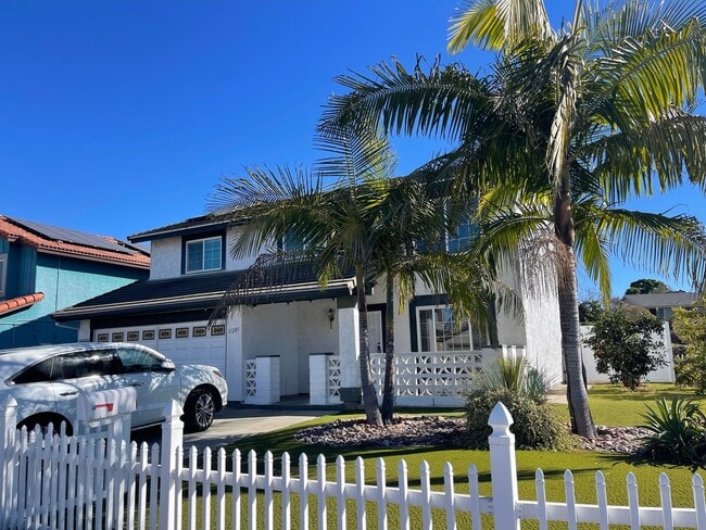 Photo - Spacious 5-Bedroom Family Home Available for Long Term Rent!