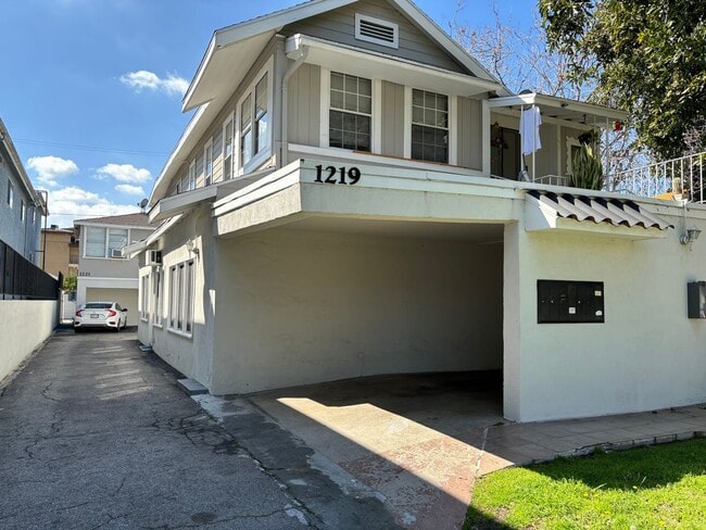 Photo - 1219-1223 S Lake St Unit 1223