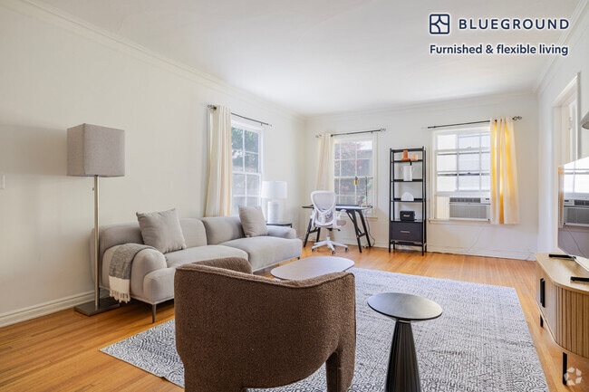 Building Photo - 136 S Roxbury Dr Rental