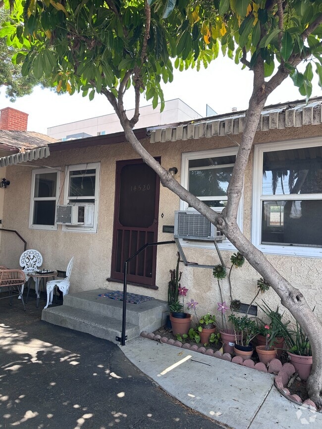 Building Photo - 14520 Killion St Rental