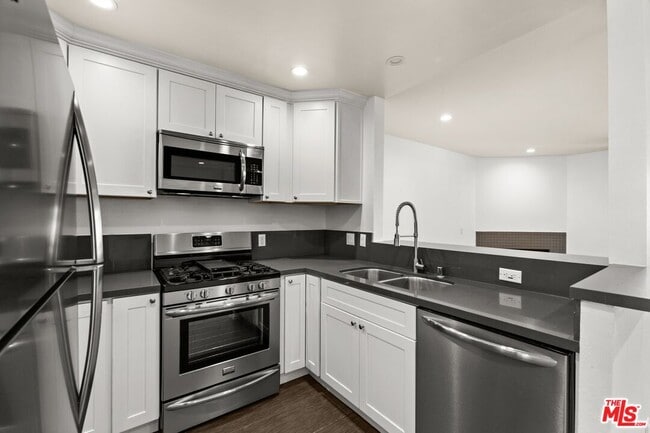 Photo - 6212 Fulton Ave Unit 103
