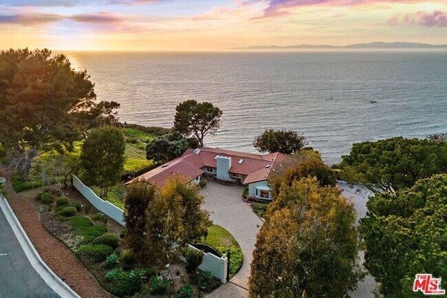 Building Photo - 1115 Palos Verdes Dr W Rental
