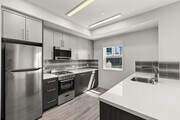 2BR, 2BA - 1,075SF - Kitchen - The Dream on Tamarind