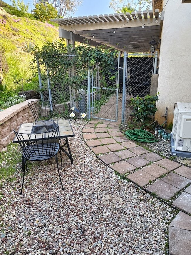 Photo - 1620 1/2 York Dr