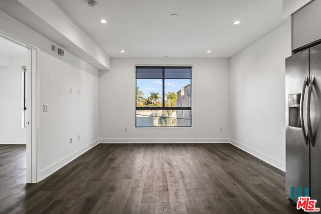 Photo - 11209 Richland Ave Unit ph1