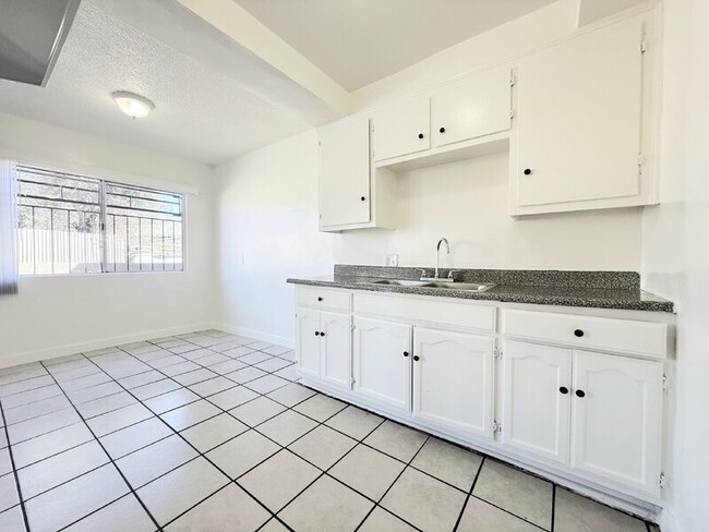 Photo - 1017 W 95th St Unit 3