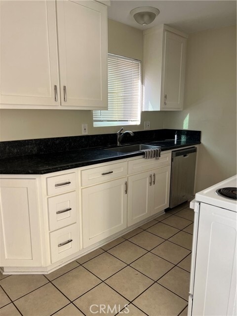 Photo - 3032 E 5th St